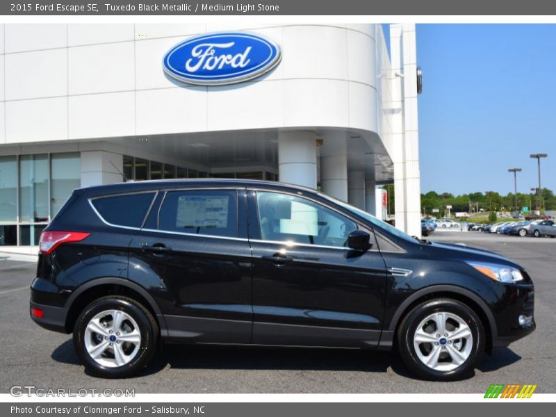Tuxedo Black Metallic / Medium Light Stone 2015 Ford Escape SE