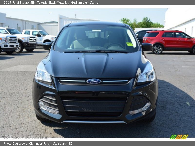 Tuxedo Black Metallic / Medium Light Stone 2015 Ford Escape SE