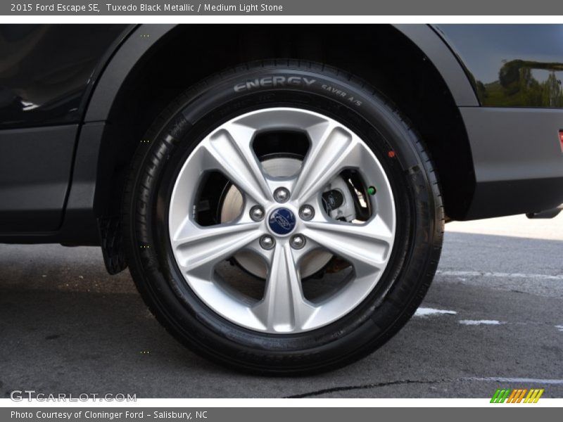 Tuxedo Black Metallic / Medium Light Stone 2015 Ford Escape SE