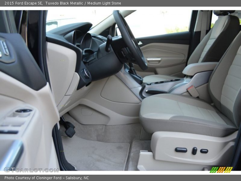 Tuxedo Black Metallic / Medium Light Stone 2015 Ford Escape SE