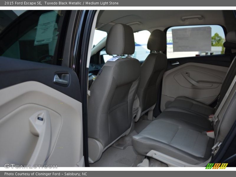 Tuxedo Black Metallic / Medium Light Stone 2015 Ford Escape SE