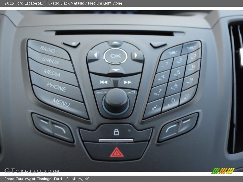 Tuxedo Black Metallic / Medium Light Stone 2015 Ford Escape SE