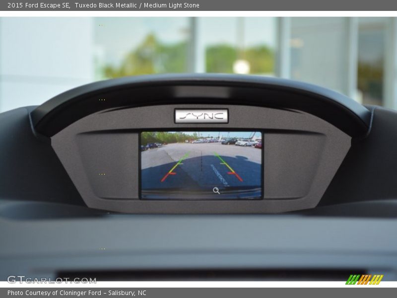 Tuxedo Black Metallic / Medium Light Stone 2015 Ford Escape SE