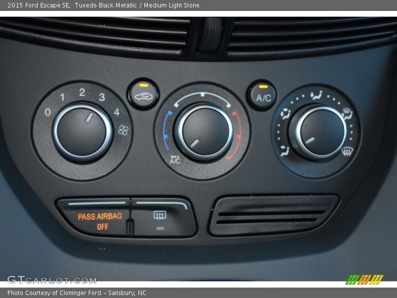 Tuxedo Black Metallic / Medium Light Stone 2015 Ford Escape SE
