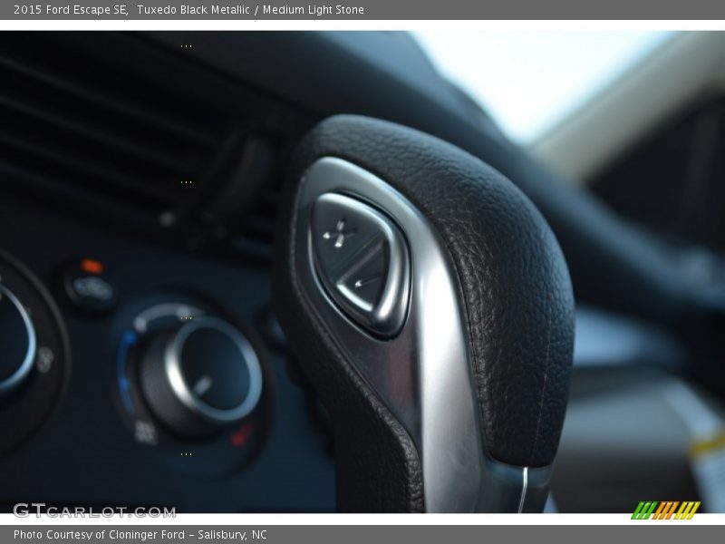 Tuxedo Black Metallic / Medium Light Stone 2015 Ford Escape SE