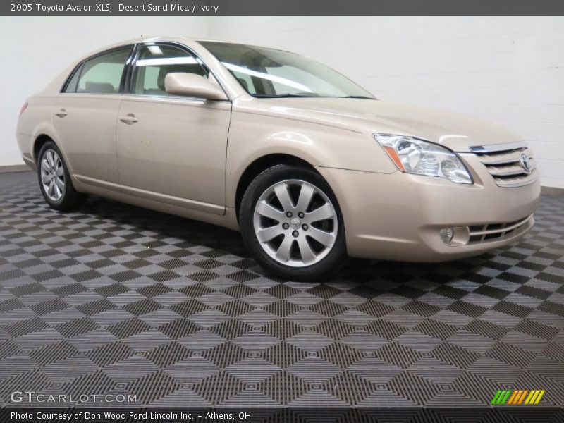 Front 3/4 View of 2005 Avalon XLS