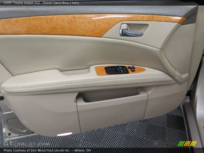 Desert Sand Mica / Ivory 2005 Toyota Avalon XLS