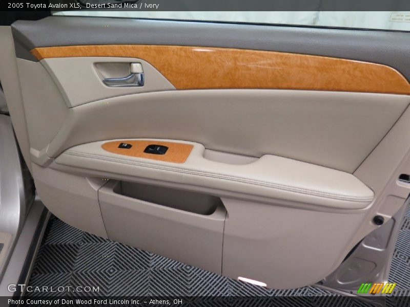 Desert Sand Mica / Ivory 2005 Toyota Avalon XLS