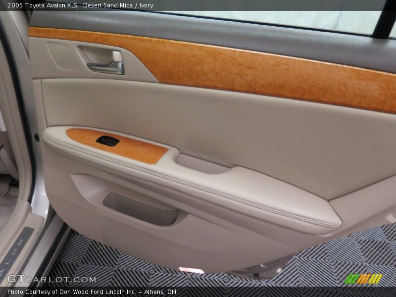 Desert Sand Mica / Ivory 2005 Toyota Avalon XLS