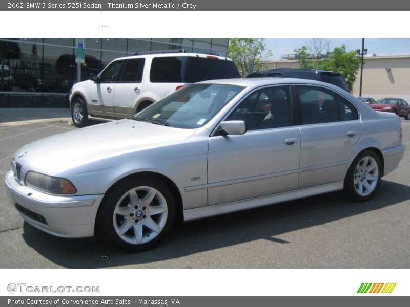 Front 3/4 View of 2002 5 Series 525i Sedan