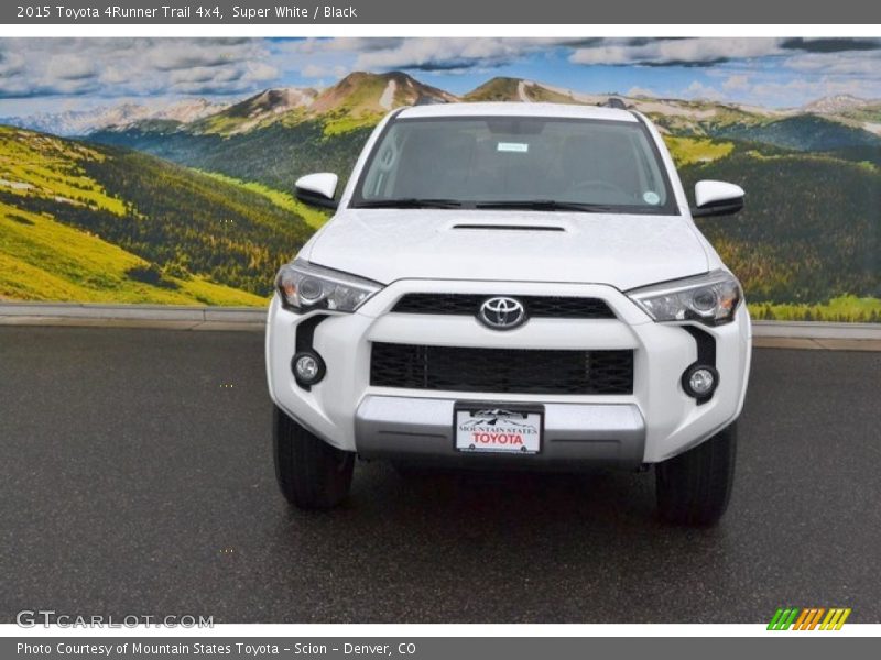 Super White / Black 2015 Toyota 4Runner Trail 4x4