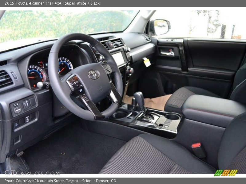Super White / Black 2015 Toyota 4Runner Trail 4x4