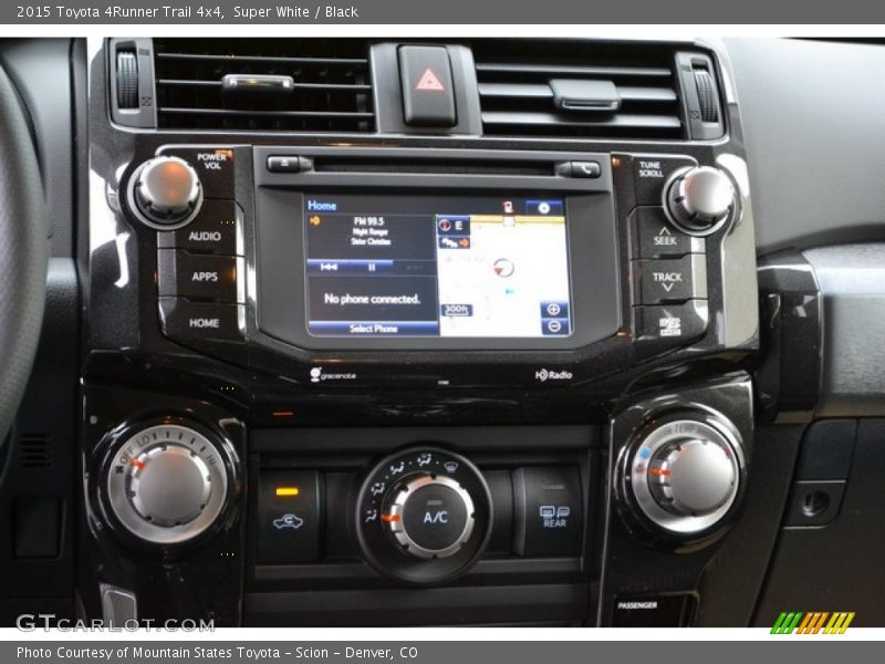 Super White / Black 2015 Toyota 4Runner Trail 4x4