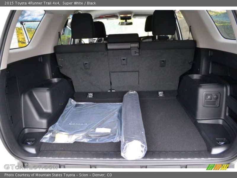 Super White / Black 2015 Toyota 4Runner Trail 4x4