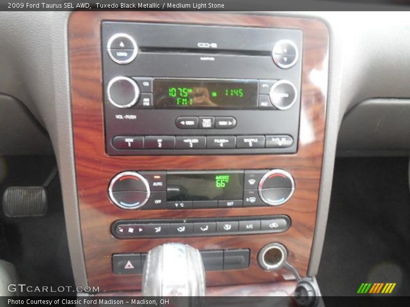 Tuxedo Black Metallic / Medium Light Stone 2009 Ford Taurus SEL AWD