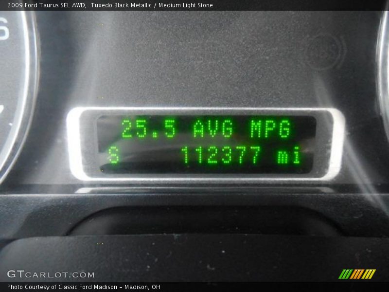 Tuxedo Black Metallic / Medium Light Stone 2009 Ford Taurus SEL AWD