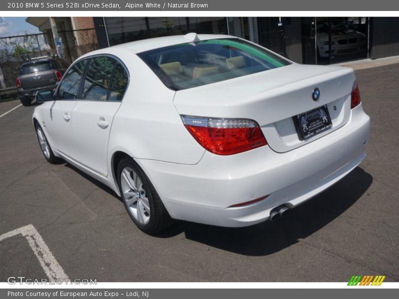 Alpine White / Natural Brown 2010 BMW 5 Series 528i xDrive Sedan