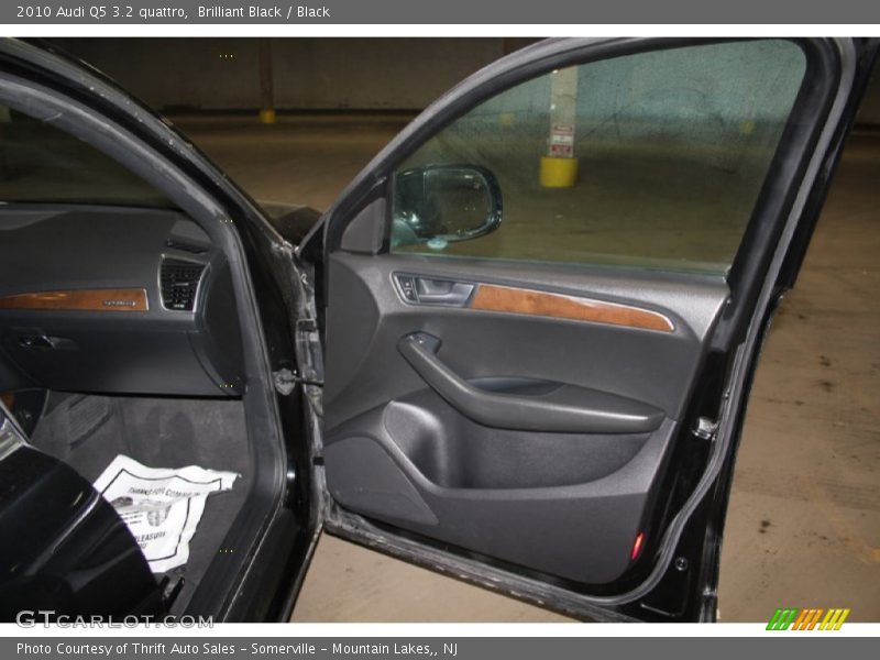 Brilliant Black / Black 2010 Audi Q5 3.2 quattro