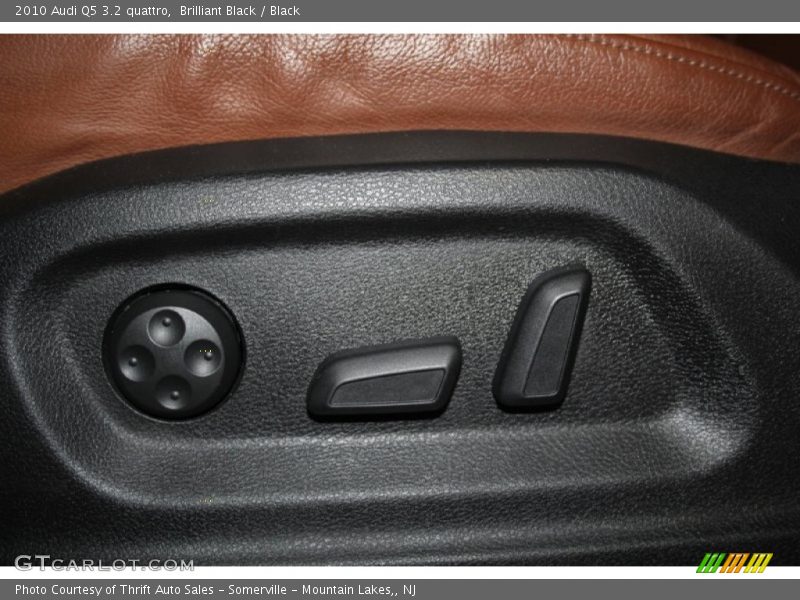 Brilliant Black / Black 2010 Audi Q5 3.2 quattro