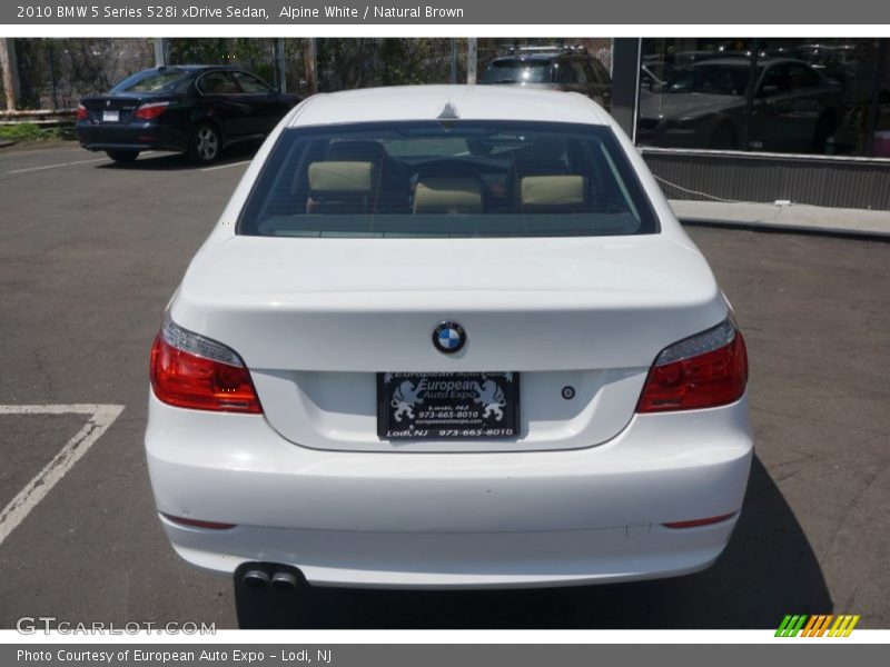 Alpine White / Natural Brown 2010 BMW 5 Series 528i xDrive Sedan
