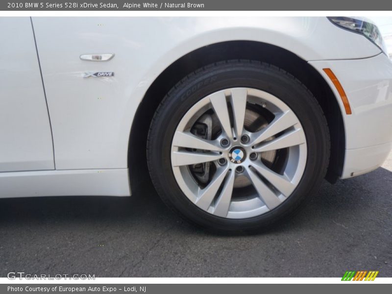 Alpine White / Natural Brown 2010 BMW 5 Series 528i xDrive Sedan