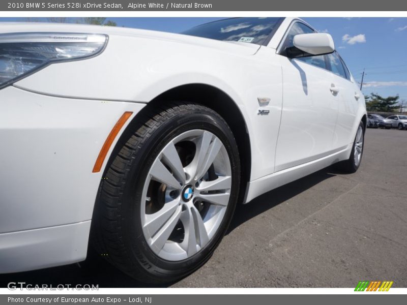 Alpine White / Natural Brown 2010 BMW 5 Series 528i xDrive Sedan