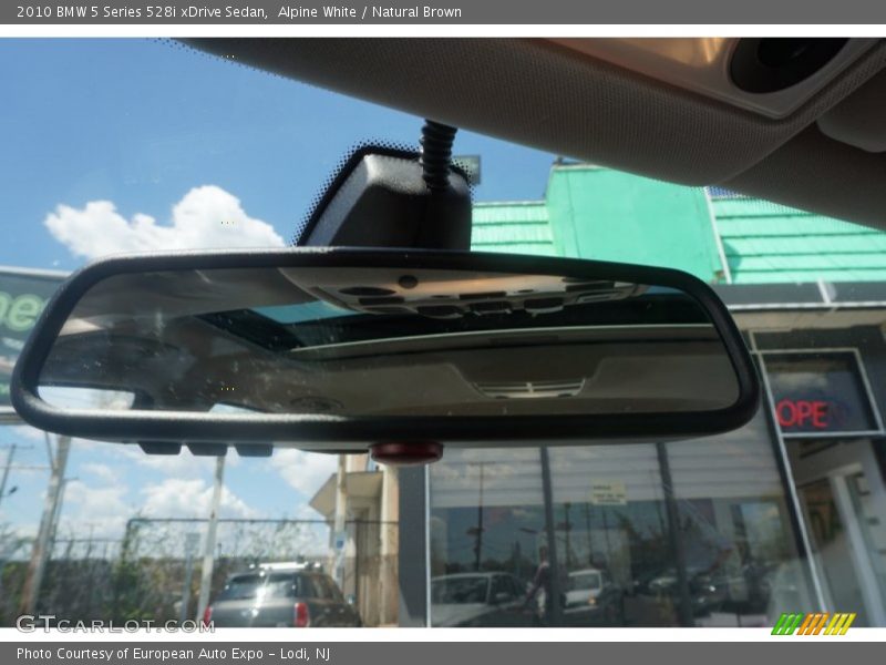 Alpine White / Natural Brown 2010 BMW 5 Series 528i xDrive Sedan