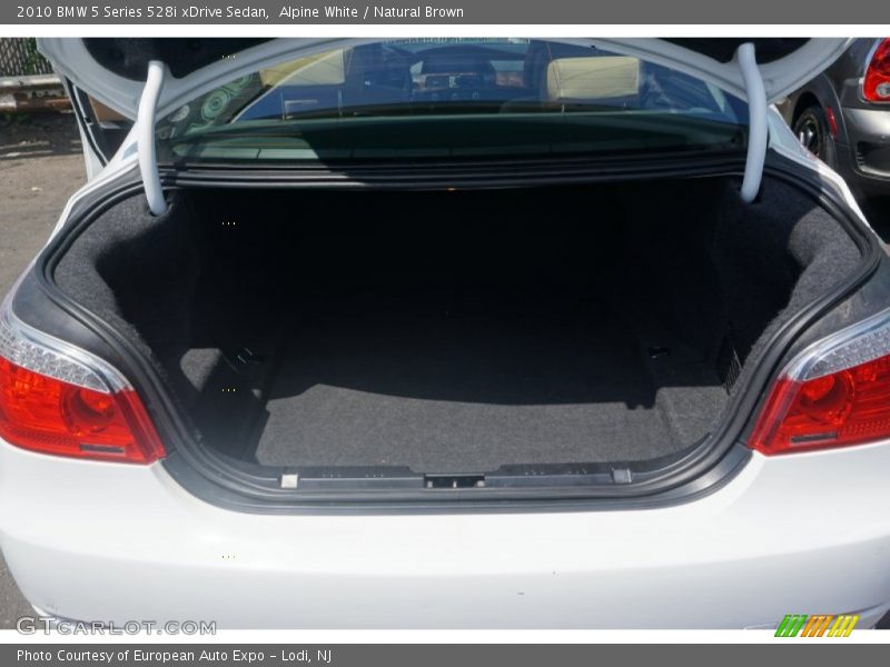 Alpine White / Natural Brown 2010 BMW 5 Series 528i xDrive Sedan