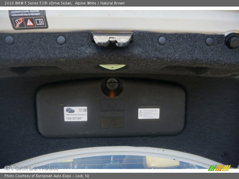 Alpine White / Natural Brown 2010 BMW 5 Series 528i xDrive Sedan