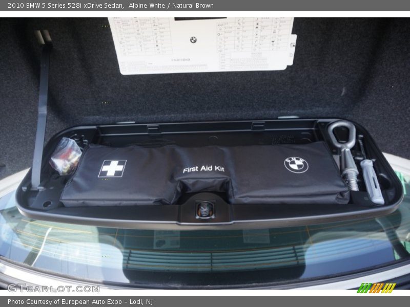 Alpine White / Natural Brown 2010 BMW 5 Series 528i xDrive Sedan