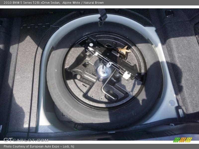 Alpine White / Natural Brown 2010 BMW 5 Series 528i xDrive Sedan