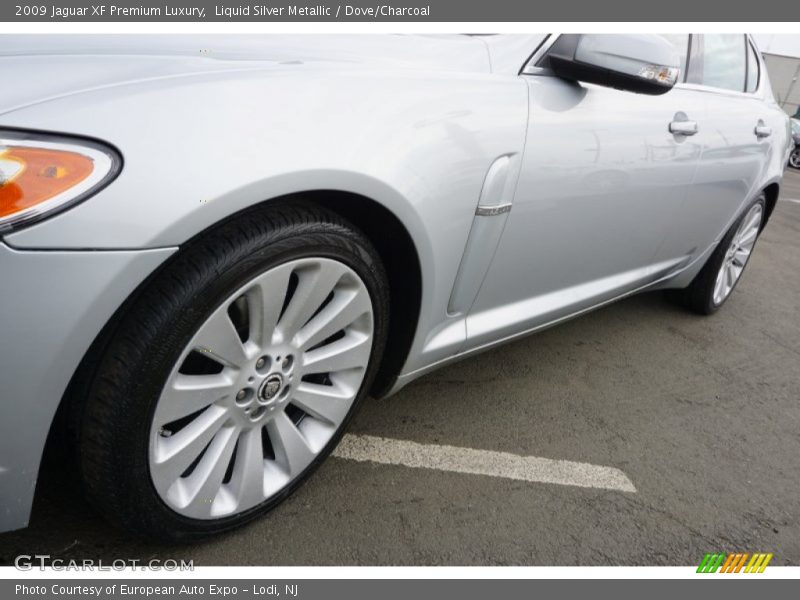 Liquid Silver Metallic / Dove/Charcoal 2009 Jaguar XF Premium Luxury