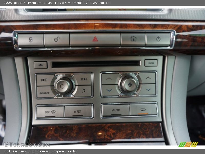 Liquid Silver Metallic / Dove/Charcoal 2009 Jaguar XF Premium Luxury
