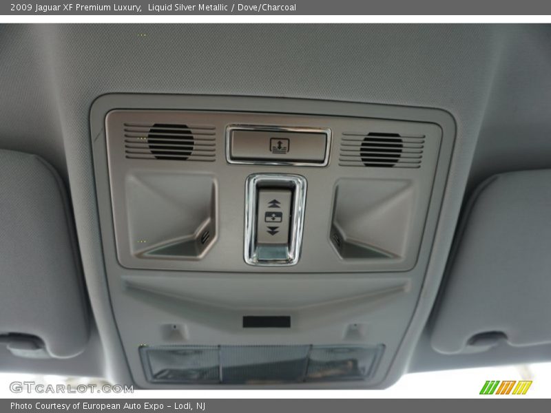 Liquid Silver Metallic / Dove/Charcoal 2009 Jaguar XF Premium Luxury