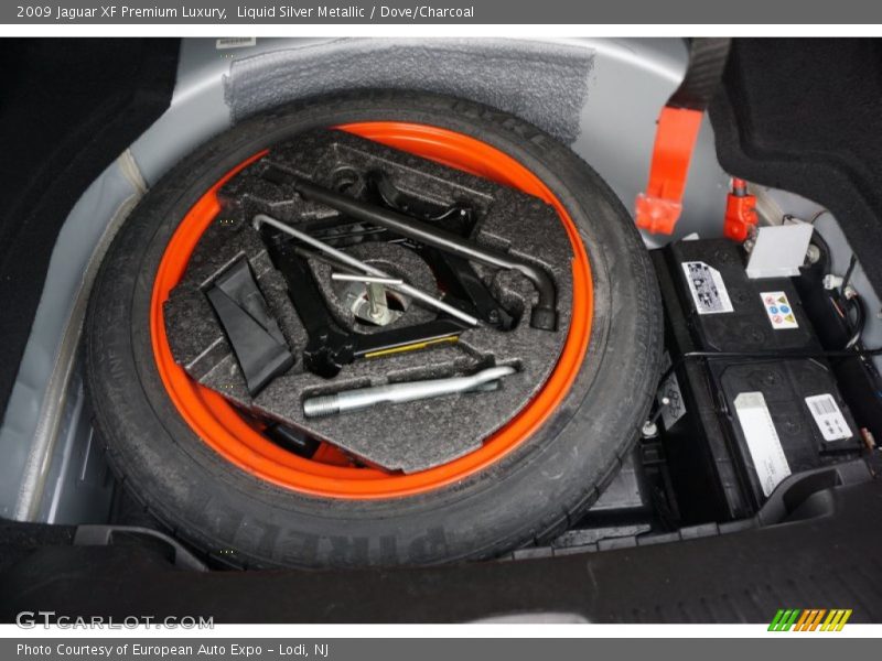 Liquid Silver Metallic / Dove/Charcoal 2009 Jaguar XF Premium Luxury