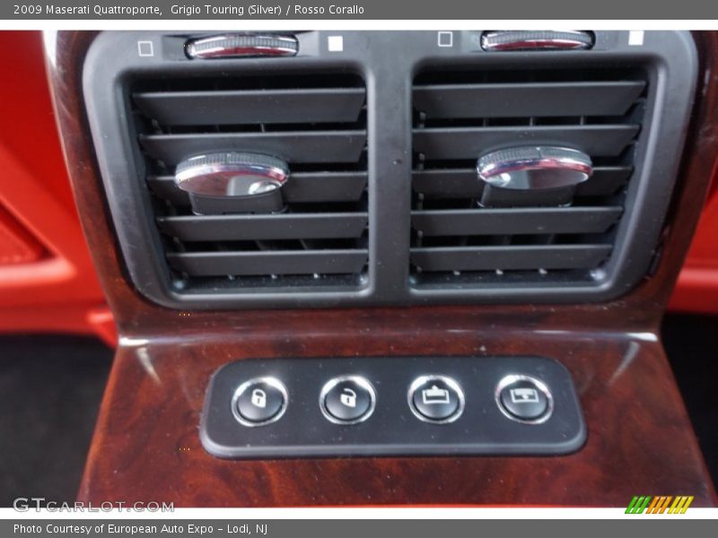 Grigio Touring (Silver) / Rosso Corallo 2009 Maserati Quattroporte