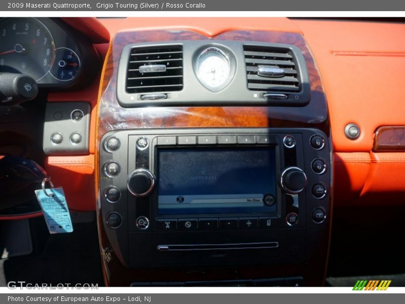Grigio Touring (Silver) / Rosso Corallo 2009 Maserati Quattroporte