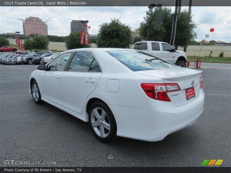 Super White / Black/Ash 2014 Toyota Camry SE