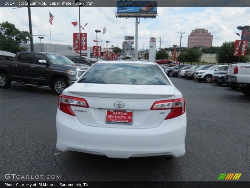 Super White / Black/Ash 2014 Toyota Camry SE