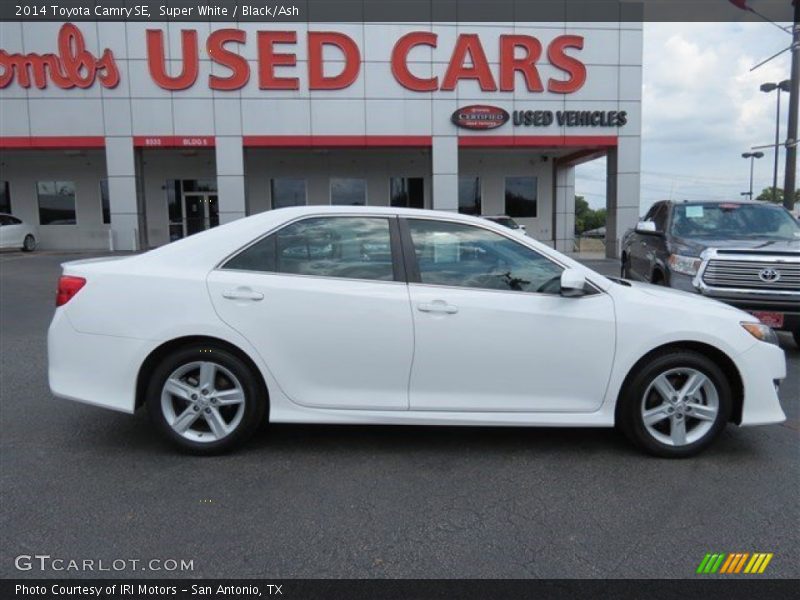 Super White / Black/Ash 2014 Toyota Camry SE