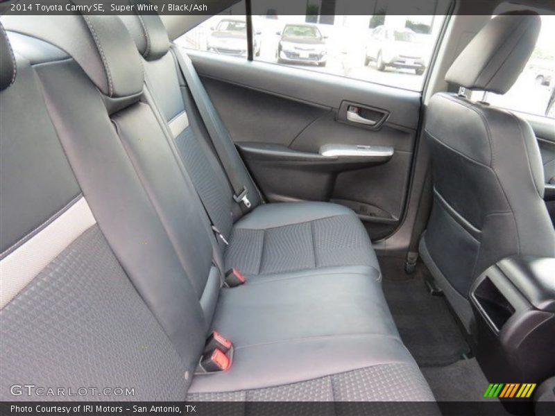 Super White / Black/Ash 2014 Toyota Camry SE