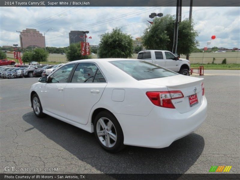 Super White / Black/Ash 2014 Toyota Camry SE