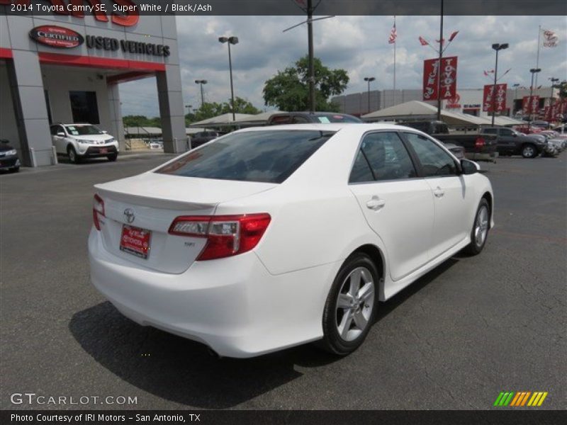 Super White / Black/Ash 2014 Toyota Camry SE