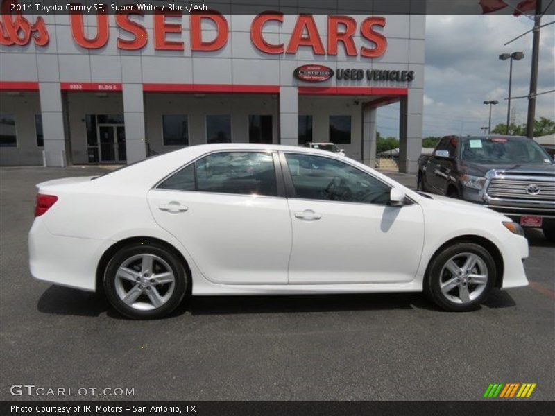 Super White / Black/Ash 2014 Toyota Camry SE