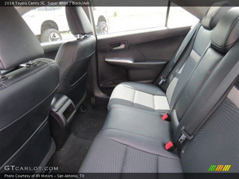 Super White / Black/Ash 2014 Toyota Camry SE