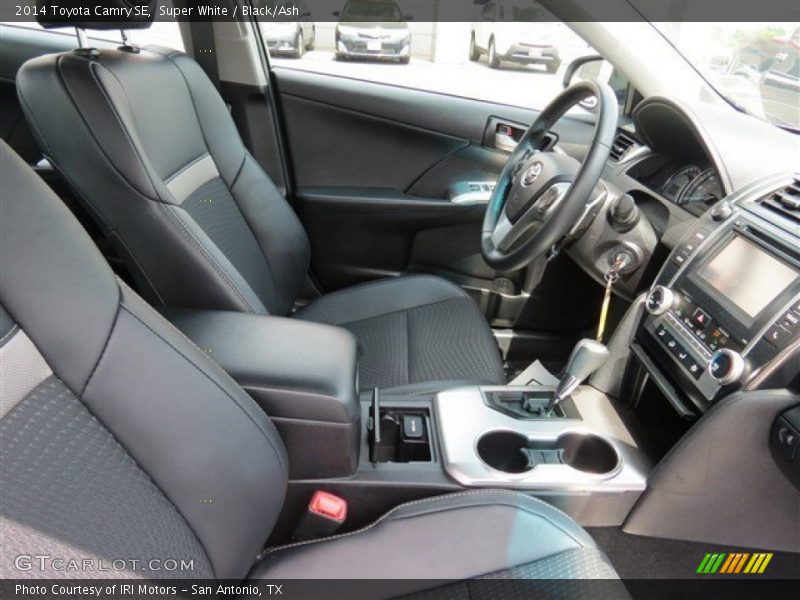 Super White / Black/Ash 2014 Toyota Camry SE