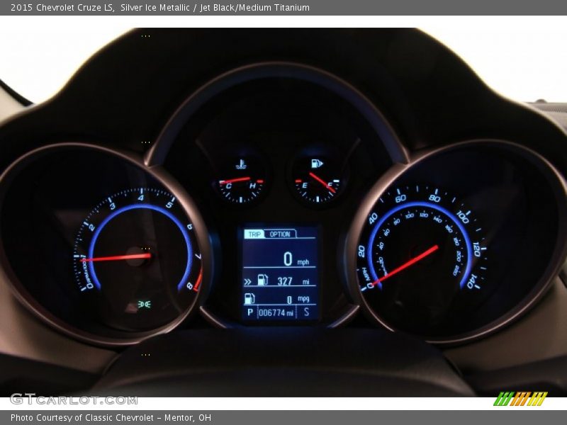 Silver Ice Metallic / Jet Black/Medium Titanium 2015 Chevrolet Cruze LS