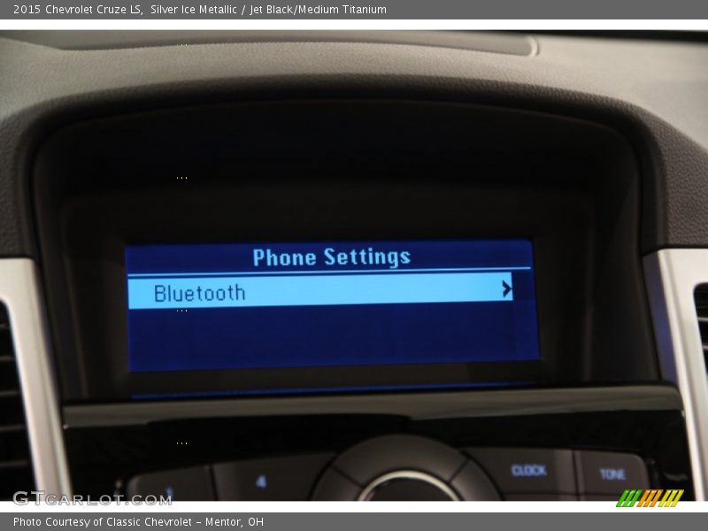 Silver Ice Metallic / Jet Black/Medium Titanium 2015 Chevrolet Cruze LS