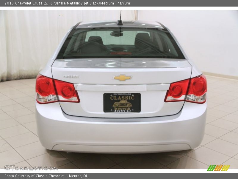 Silver Ice Metallic / Jet Black/Medium Titanium 2015 Chevrolet Cruze LS