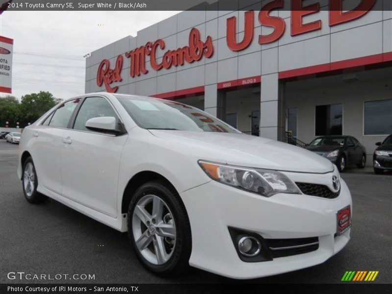 Super White / Black/Ash 2014 Toyota Camry SE